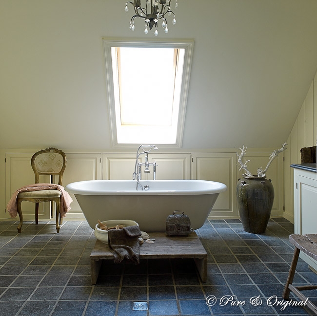 Bathroom in neutral green - via Pure Original