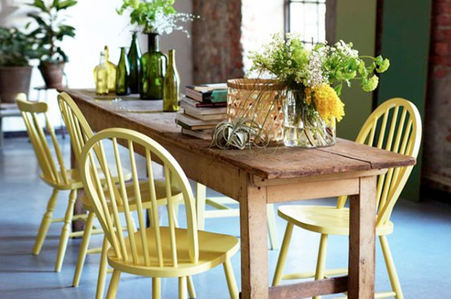 Typical American breakfast chairs in yellow - via Pure Home