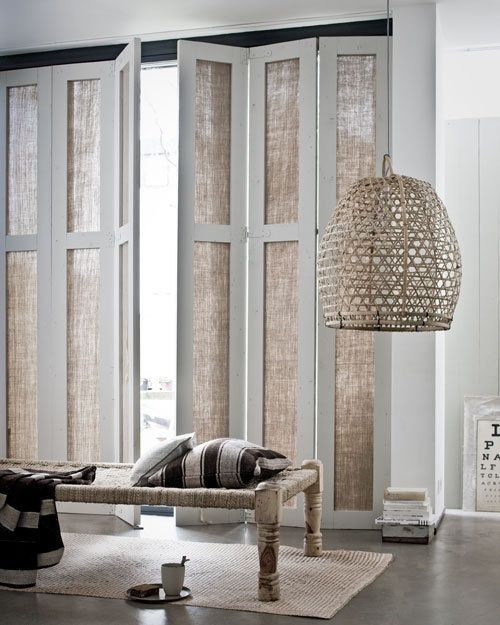 Rope daybed with wicker lamp
