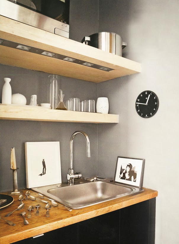 Tom Delavan designed tiny kitchen via Belle Vivir