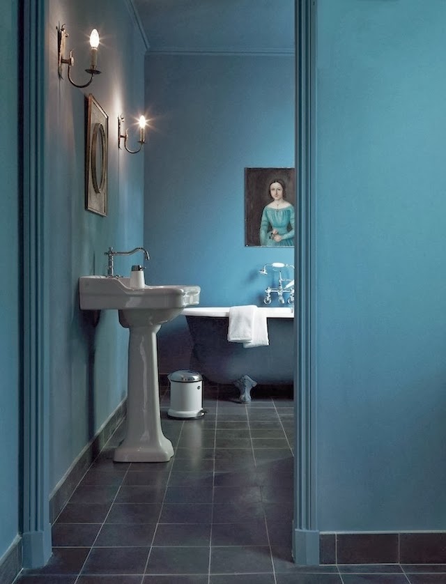 Bleu bathroom (notice the Vipp dustbin?)