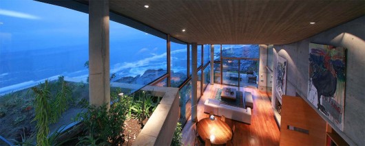 Beach house in Chili designed by Raimundo Anguita via ArchDaily
