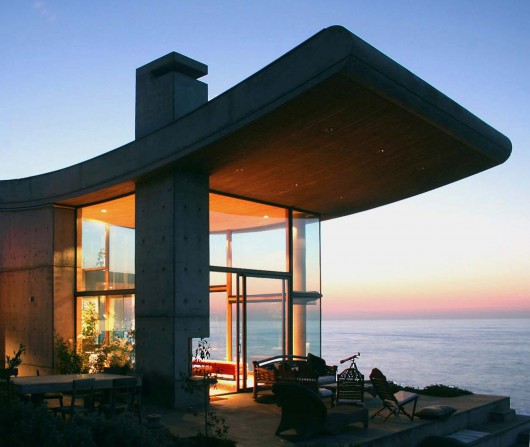 Beach house in Chili designed by Raimundo Anguita via ArchDaily