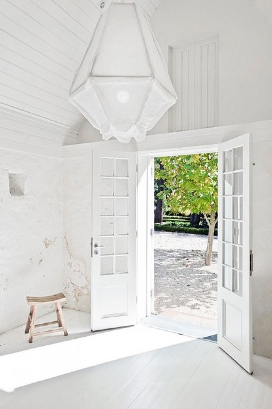 LET THERE BE WHITE - Love the warm bright summer light in this image via Splendid Willow