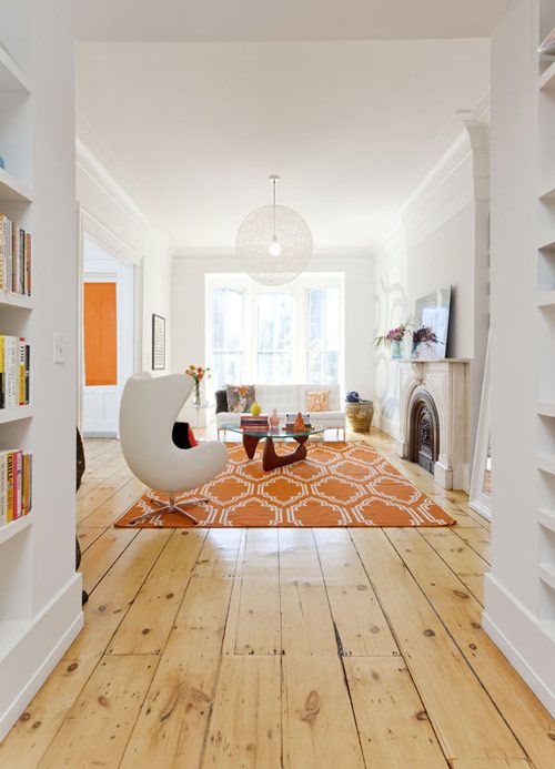 White and orange, what a bright summery vibe - via Wishflowers