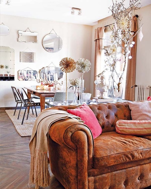 Just looooove this ancient leather chesterfield sofa, great touch with the pink pillows - via First Home