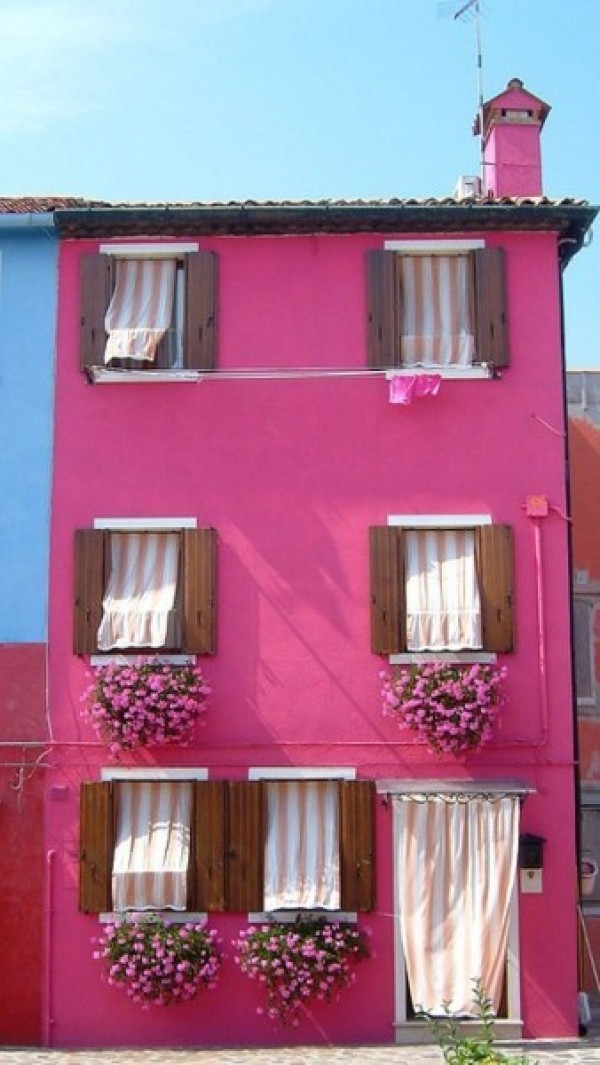 Pink house via Pinterest