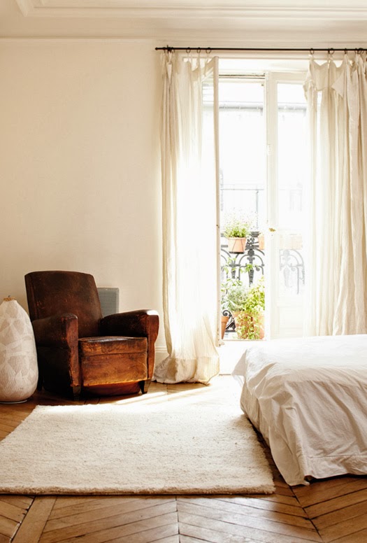Vintage leather chair in a Parisian appartment via My Scandinavian Home