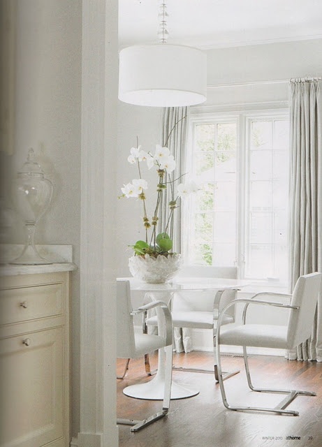 A white Brno chair together with the Saarinen Tulip table, the offspring of two great minds
