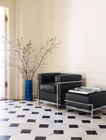 The LC2 with ottoman
