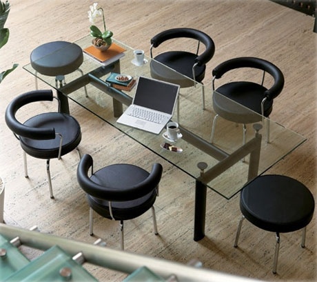 The LC6 dining table with the LC7 dining chairs