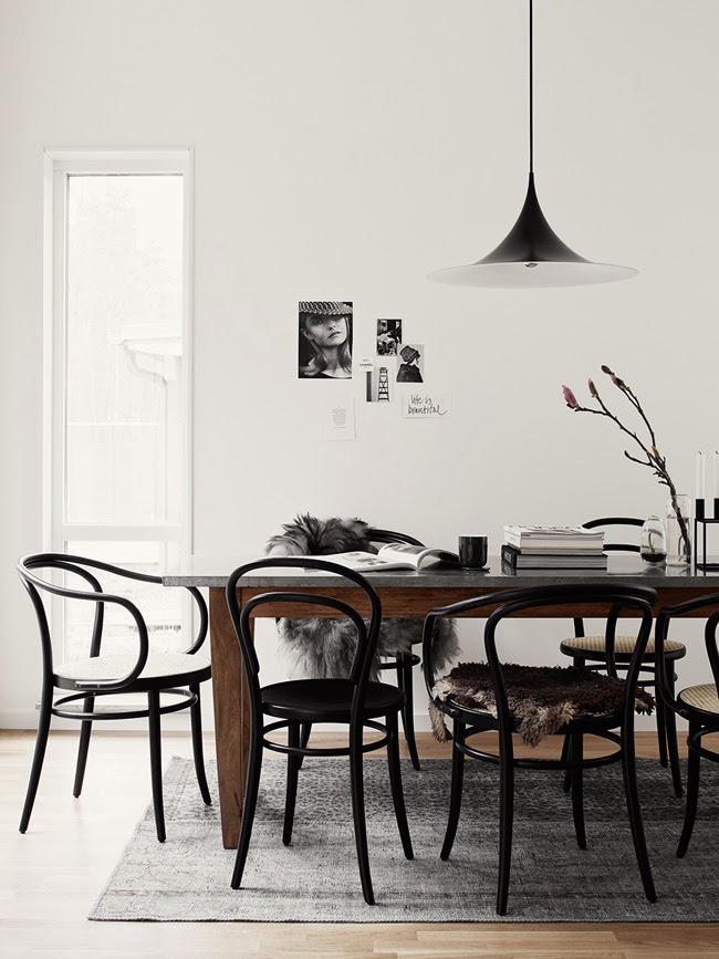 Black and white interiors, lovely black Thonet chairs with some furry animal skins (hope they are fake!) - via Stil Inspiration