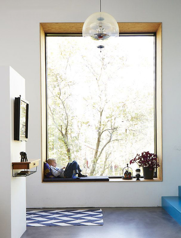 Large window with deep windowsill-seat - via Coco and Kelley